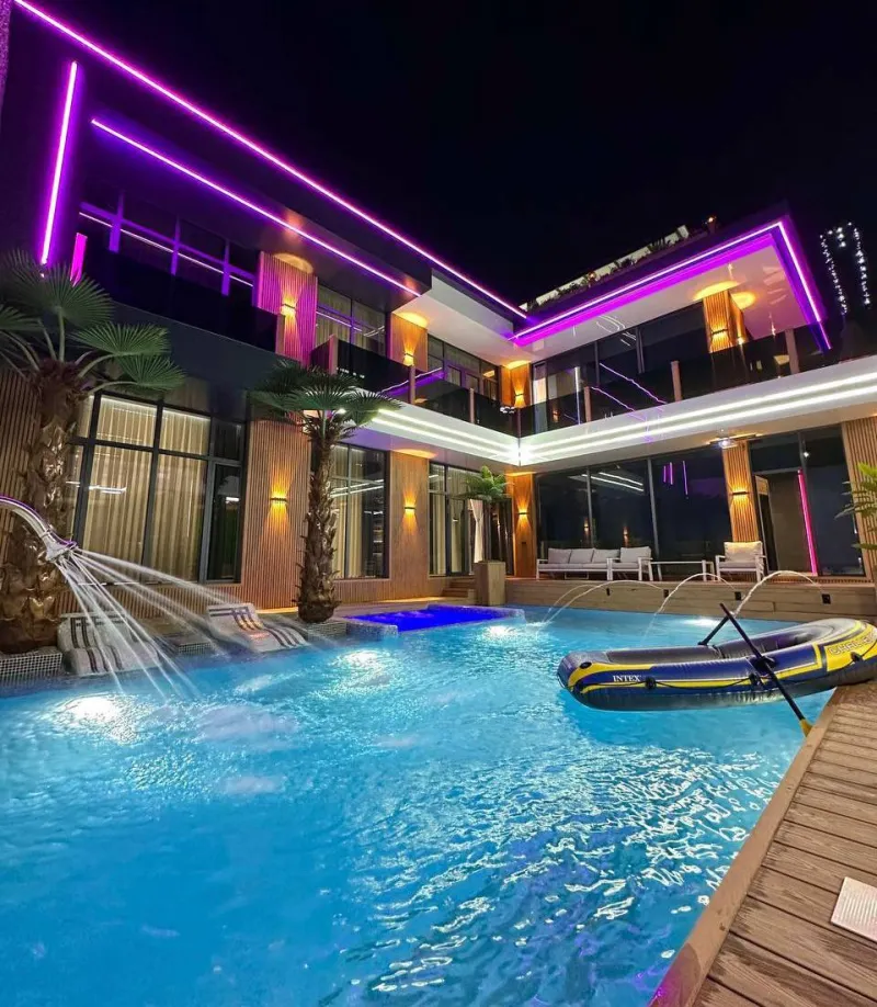 Dacha Rolex Villa