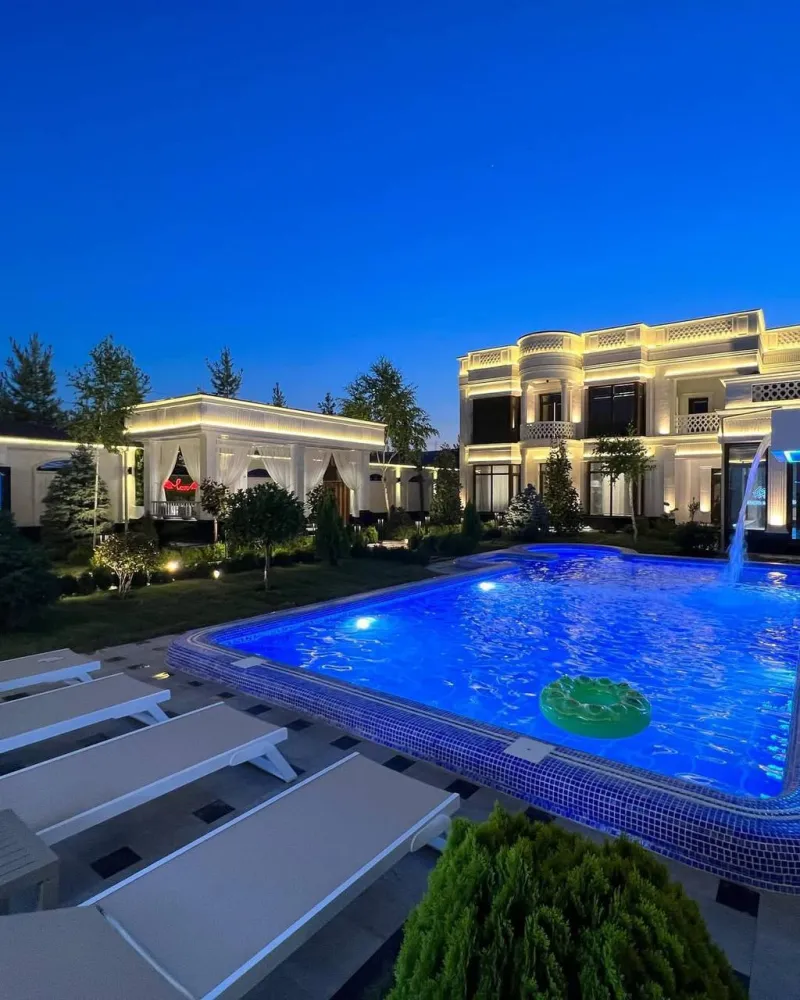 Mega hause