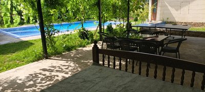 Burchmulladagi dachada, basseyn va tapchan bilan | Chorvoq dengizi bo'yida dam olish